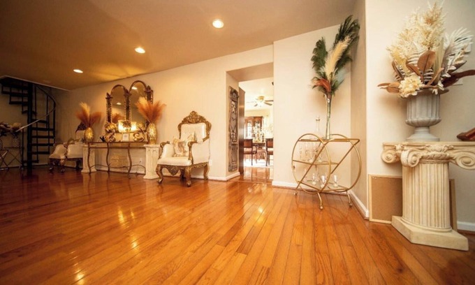 Roxborough House | 389E) Beautiful 1BR Home!