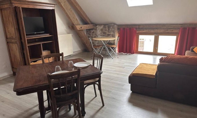 Saint-Bonnet-de-Four Cottage | 39 m² Cabin ∙ 1 bedroom ∙ 2 guests