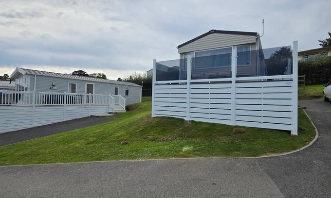 Looe Cabin | 39 m² Lodge ∙ 2 bedrooms ∙ 6 guests