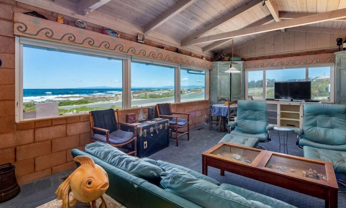 Pacific Grove House | 3976 Mirka's Beach House, Oceanfront Near Asilomar