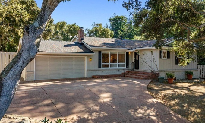 Del Monte Forest House | 3985 Pebble Beach® Forest Getaway~Bring Golf Clubs