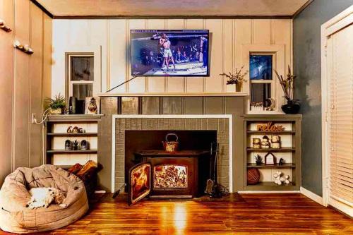 Three Rivers House | 3B Hot Tub, 4mi from Sequoia, Arcade Games, Foosball