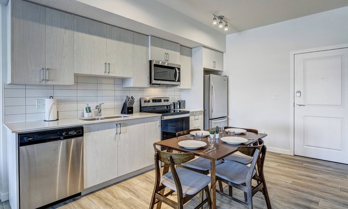 Sage Hill Condo | 3BD 1.5BA | 20 min DT | 1HR Canmore & FREE Heated Parking