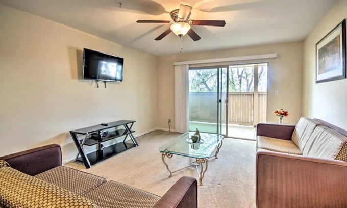 South Main Condo | 3bed/2bath sleeps 8 near NRG Stadium, Medical Center, Downtown Houston, Galleria