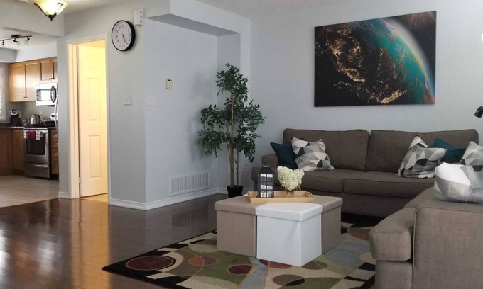 Ajax House | 3BR 2.5BTH Clean Spacious House-Free Parking! Perfect Location!