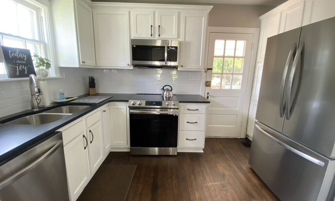 Buechel House | 3BR, 2 Bath, 30-Day - In the Heart of St. Matthews