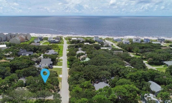Yaupon Beach House | 3BR/3BA Home - WALK TO BEACH/FOOD/SHOPS, Dog Friendly, Sleeps 8