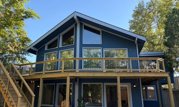 Salina House | 3br/3bth Colorado home next to Indian Rock with fishing hiking & biking