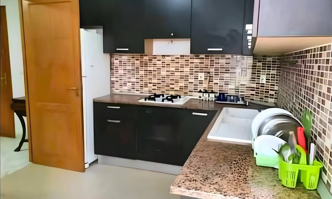 El Menzah 8 Apartment | 3BR Elegant Appart in Ennasr Spacious and Quiet With Wi-Fi, Free Shuttle +7 Days