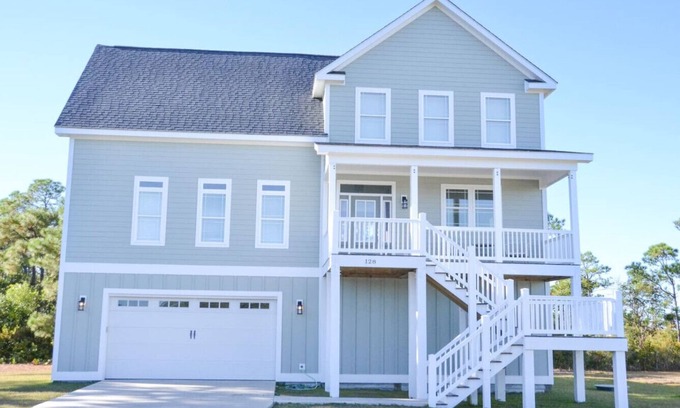Oak Hammock House | 3BR Harkers Island Dream! King bed! WaterViews