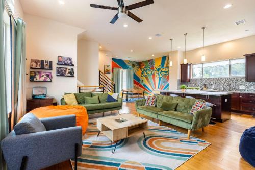 Greater East End House | 3BR Houston House with Rooftop & Skyline View