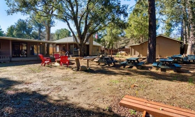 Descanso House | 3BR Tree Covered Fenced Cabin