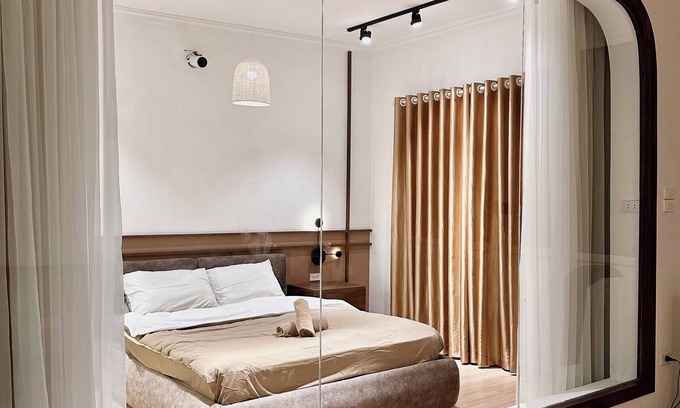 Hang Trong Apartment | 3BRs-OldQuarter-HoanKiemLake-TheChurchView