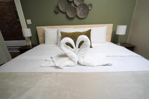South Side Flats Apartment | 3E *Historic Gem* Heart of Southside-Sleeps 10