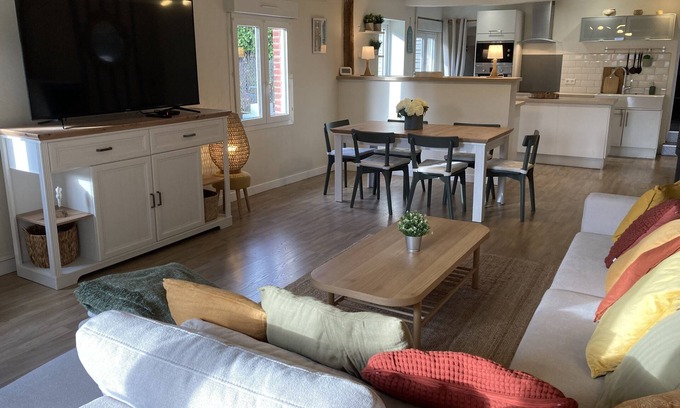 Le Bourg-Dun House | 3kms from the sea, Gîte "Les Bottes à la Plage" 3-bedroom house with garden