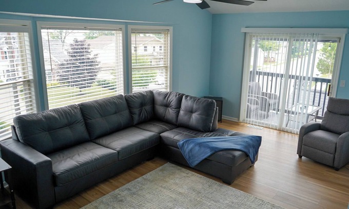 Geneva-on-the-Lake Condo | 3rd Floor Lakeview 2-Bedroom Penthouse in Geneva U6