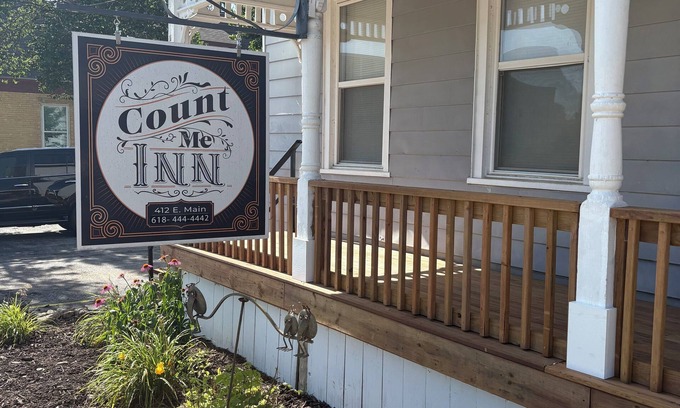 Grafton House | 4-Bdrm 3 bath house in Grafton with large patio, WiFi and very walkable. Fun!