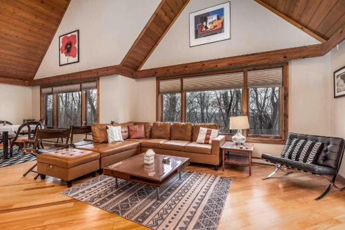 The Galena Territory House | 4 Bdrm Dog-Friendly Territory Getaway