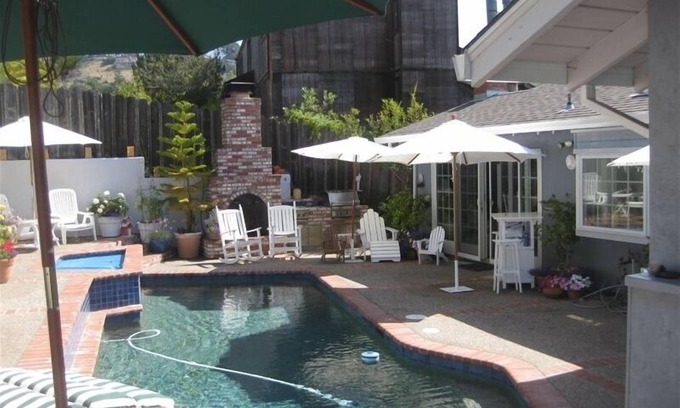 Tiburon House | 4 Bdrm Home- Great Outdoor Space-Perfect for Family Gatherings