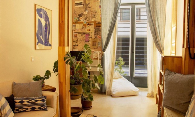 Embajadores Apartment | 4 Bears Studios