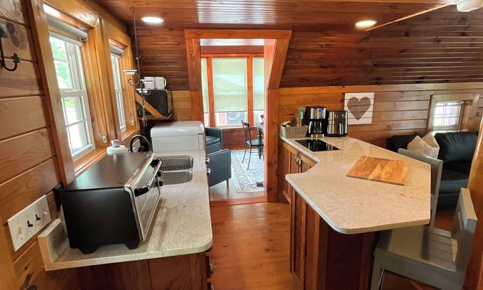Byrdstown Cabin | 4 bed cabin in delightful Byrdstown with fitness room, WiFi, ACnBoat/trl parking