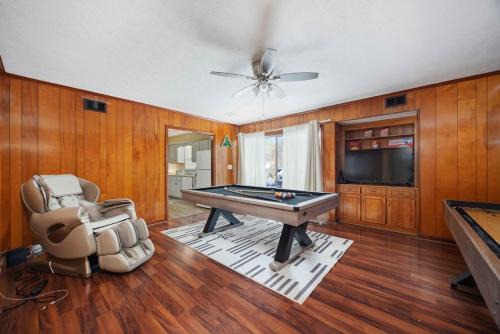 Columbus House | 4-Bed Haven Pool Table, Shuffleboard Massage Chair close to Fort Benning and downtown
