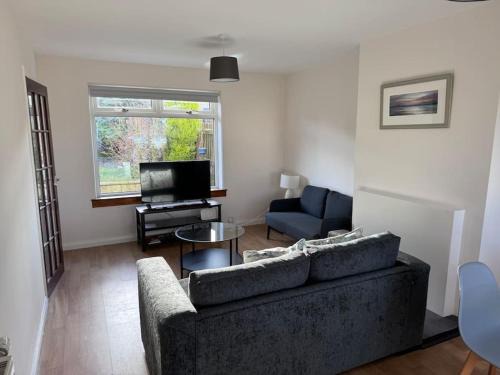 Glenrothes House | 4 Bed House, Glenrothes sleeps 5