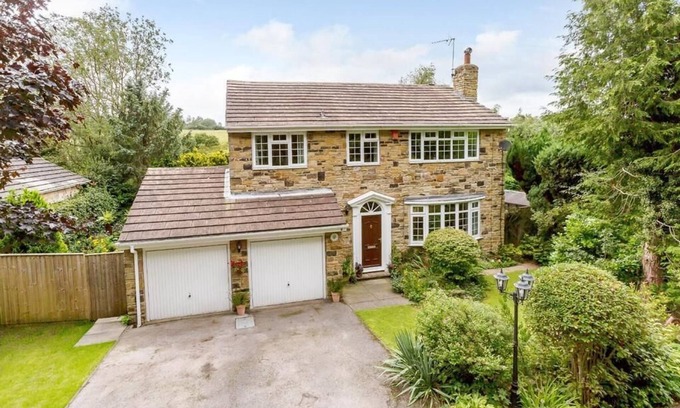 Bardsey House | 4-Bed House in Wetherby, sleeps 8, near York