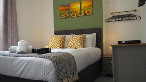 Neath Apartment | 4 Bed - Parking - Close to M4 - Ideal for Work