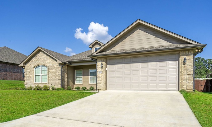 Longview House | 4 bedroom 2 bath Sleeps 8