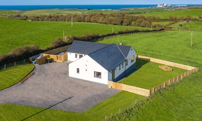 Cylch-Y-Garn Cottage | 4 bedroom accommodation in Llanfairynghornwy