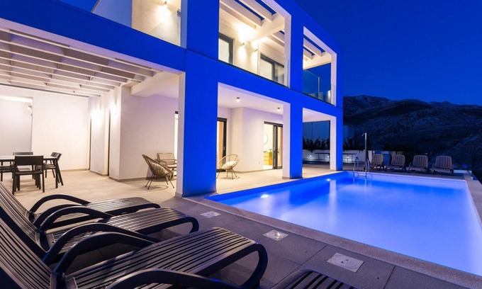 Zrnovnica House | 4 bedroom accommodation in Zrnovnica