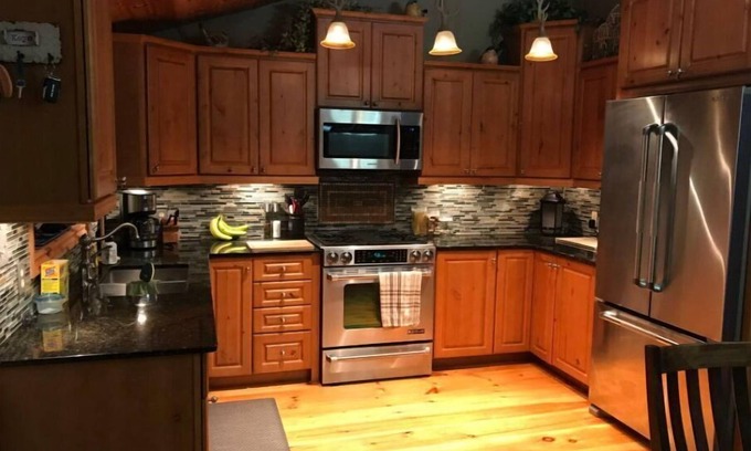 Colborne Cottage | 4 bedroom - All-season Waterfront Cottage