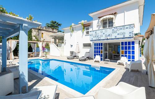 Laura House | 4 Bedroom Amazing Home In Laura