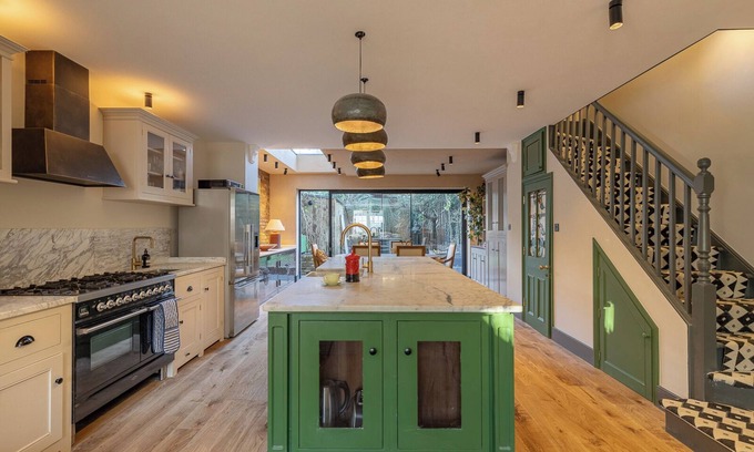 Haverstock Apartment | 4 Bedroom Apartment near Primrose Hill and Hampstead Heath
