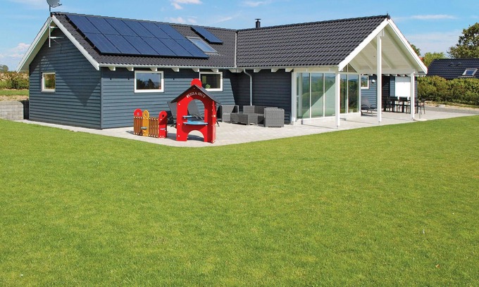 Ronde House | 4 bedroom awesome home in Rønde