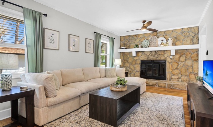 North Charleston House | 4-bedroom Cottage in Park Circle with spacious layout & large backyard