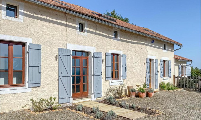 Monfaucon House | 4 Bedroom Cozy Home In Monfaucon