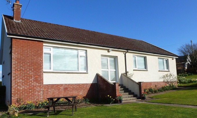 Ayr House | 4 bedroom Farm Bungalow In Ayrshire Countryside With Big Garden & Beautiful View