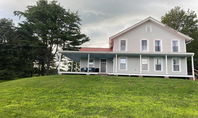 Camptown Other | 4 Bedroom Farmhouse with a hot tub