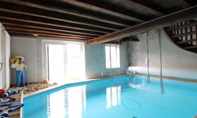 Saint-Bris-des-Bois House | 4-bedroom house for 8 people, sleeps up to 12 people