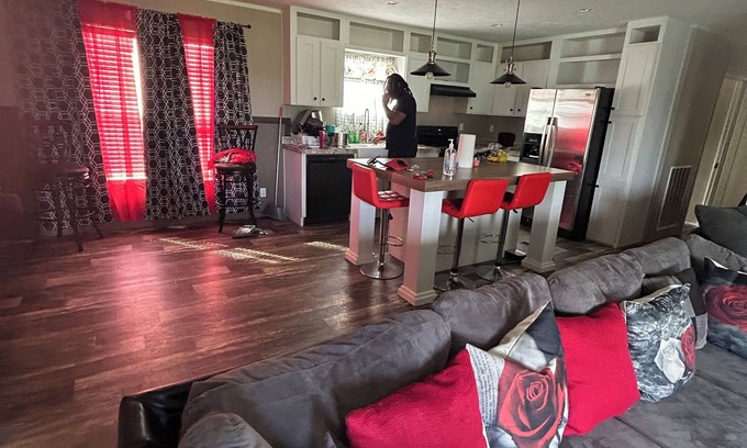 Homer House | 4-bedroom home on 5.75 acres. Home is located near Chimney Oaks Golf Course.