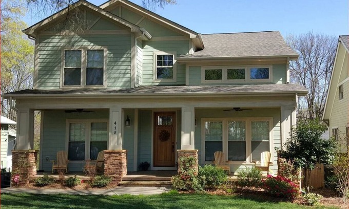 Charlotte House | 4 Bedroom Home Over-Looking Uptown