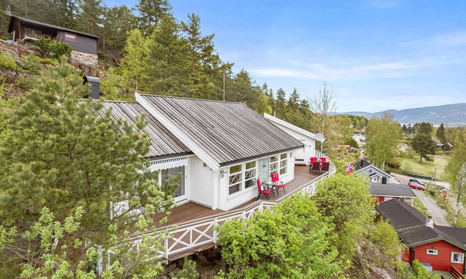 Svelvik House | 4 bedroom nice home in Berger