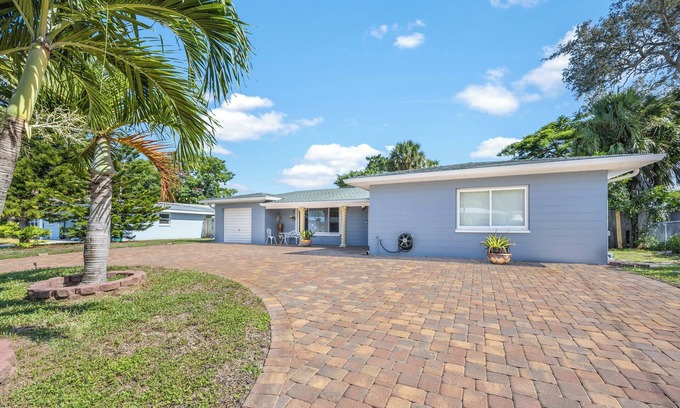 Melbourne Villa | 4-bedroom POOL home in Melbourne