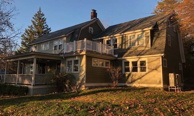 East Ithaca House | 4 BR/3BA house walking distance to Cornell - perfect for Graduation or Reunions