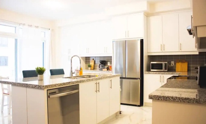 Springwater House | 4 BR Brand New Home by Snow Valley Ski Resortnn