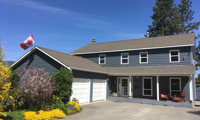 Okanagan-Similkameen House | 4 BR Lakefront Home Perfect for Beach and Wine Holidays. Skaha Beach-100 steps!