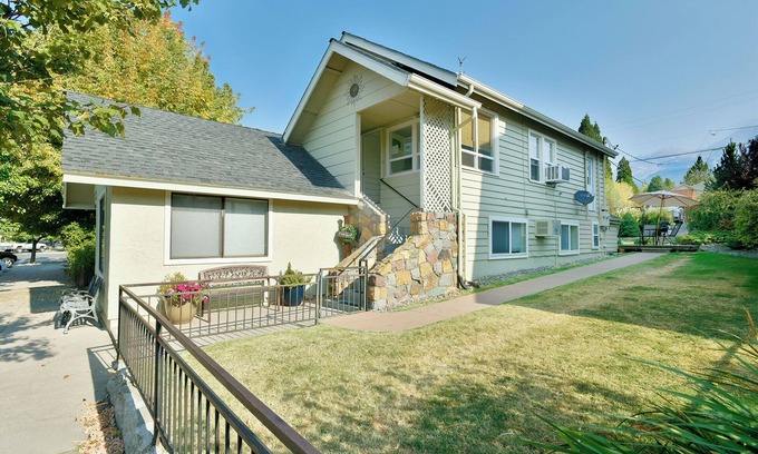 Mount Shasta House | 4 Homes in downtown Mt. Shasta sleeps 24!