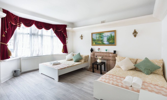 Forest Hill House | >4 Large room, >2 Double bed room House> Near Station> London